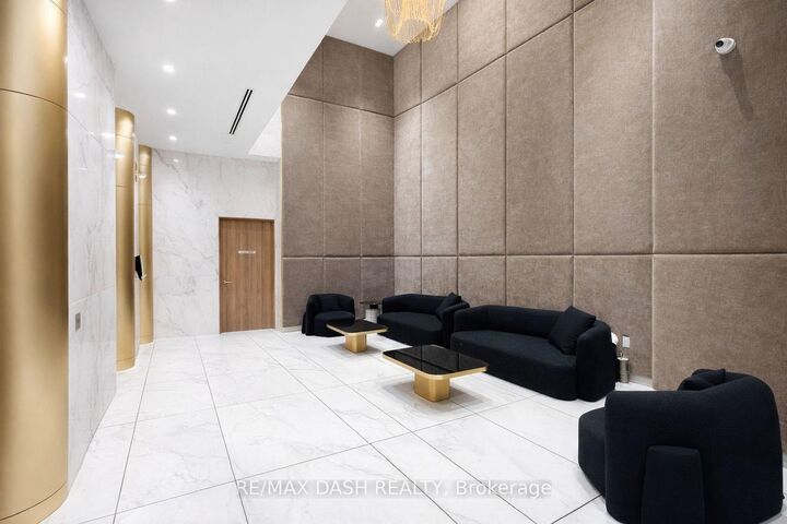Property Photo:  634 Church Street 2708  ON M4Y 0G9 