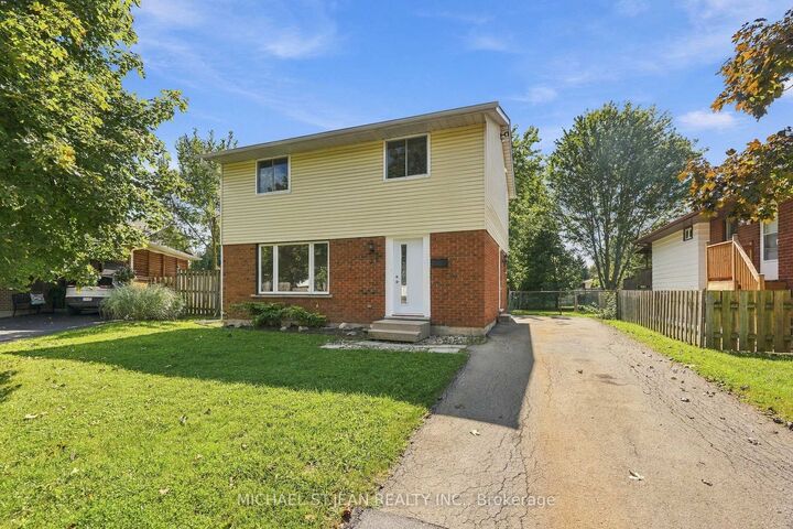 Property Photo:  27 Cummington Place  ON L3C 6A9 