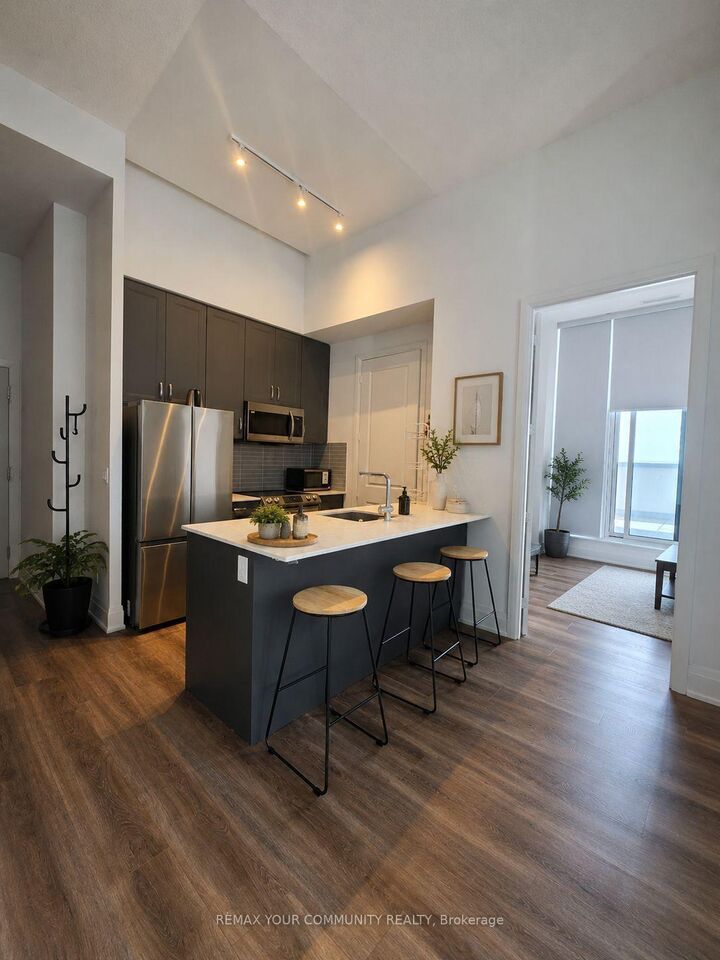 Property Photo:  20 Meadowglen Place 2808  ON M1G 0A9 