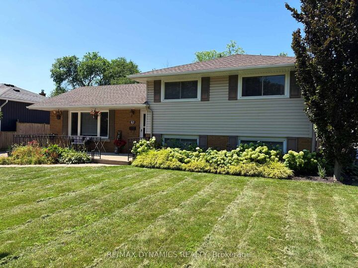 Property Photo: 87 Rochelle Drive ON L2M 6Y7