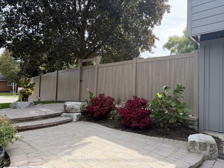 Property Photo:  310 Queen Street Lower  ON L3Y 2G4 