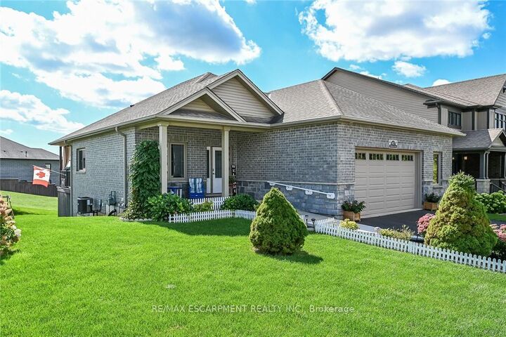 Property Photo:  40 Trillium Way  ON N3Y 0B9 