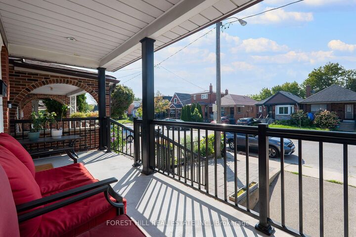 Property Photo:  94 Belgravia Avenue  ON M6E 2M5 