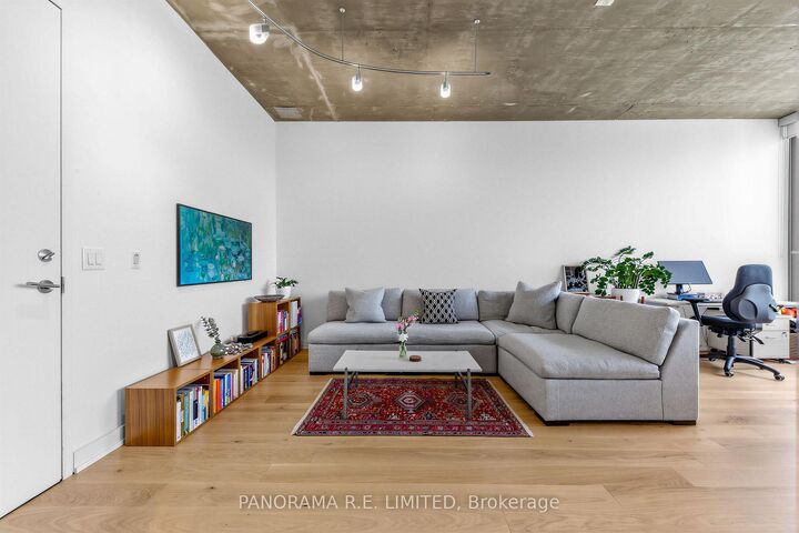 Property Photo: 60 Bathurst Street 1013 ON M5V 2P4