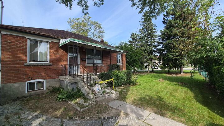 Property Photo:  228 South Woodrow Boulevard  ON M1N 3L9 