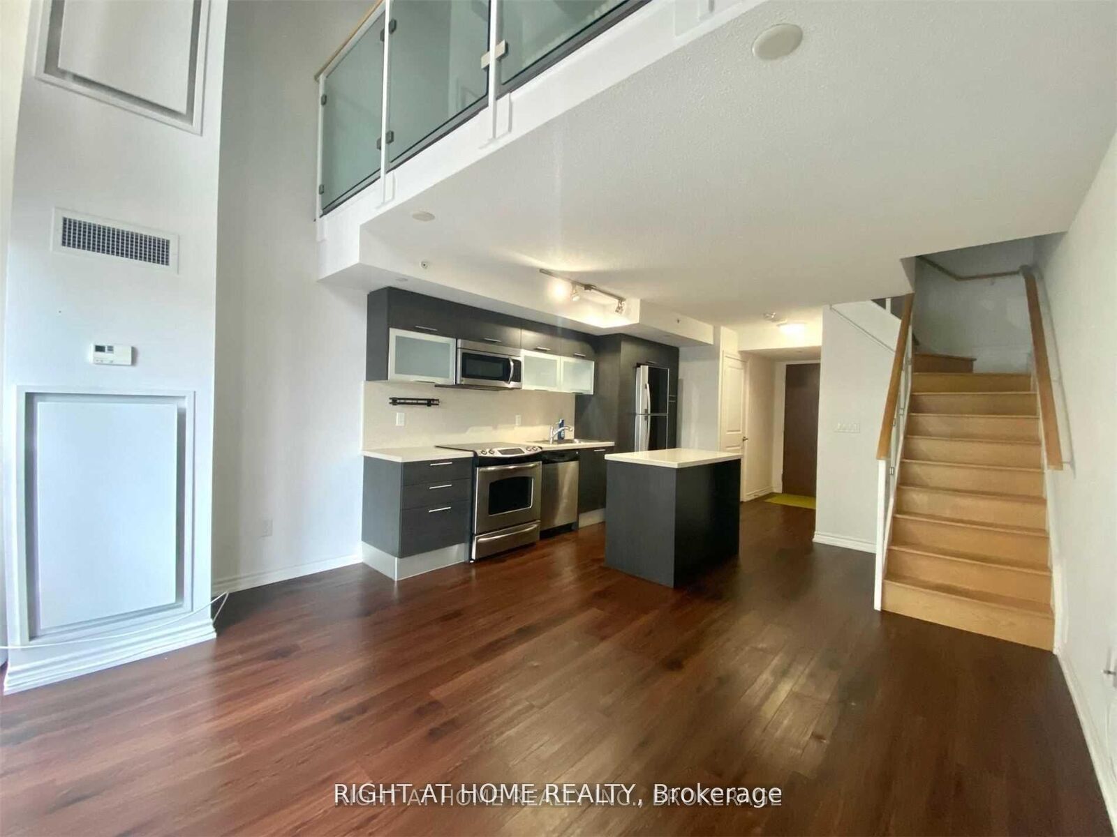 Property Photo: 386 Yonge Street 714 ON M5B 0A5