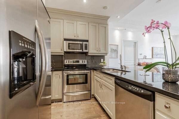 Property Photo:  20 Burkebrook Place 610  ON M4G 0A1 