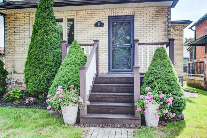 Property Photo:  12 Queen Mary Street  ON N3A 2C2 