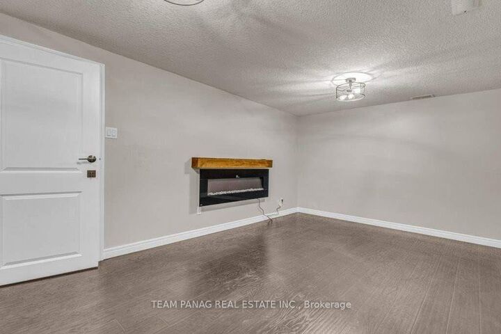 Property Photo:  168 Glen Road (Lower)  ON N2M 3G2 