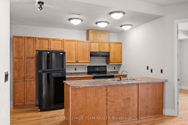 Property Photo:  260 Besserer Street 202  ON K1N 1J3 
