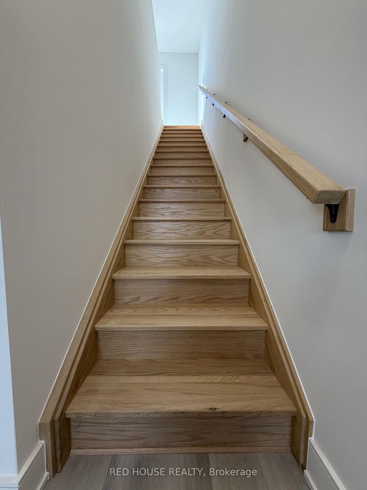 Property Photo: 208 Ellis Avenue ON L2P 0H2
