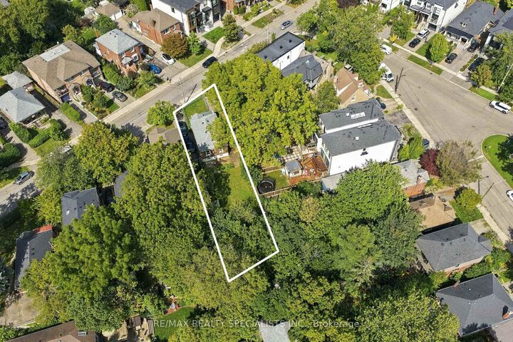 Property Photo:  93 Cavell Avenue  ON M8V 1P4 