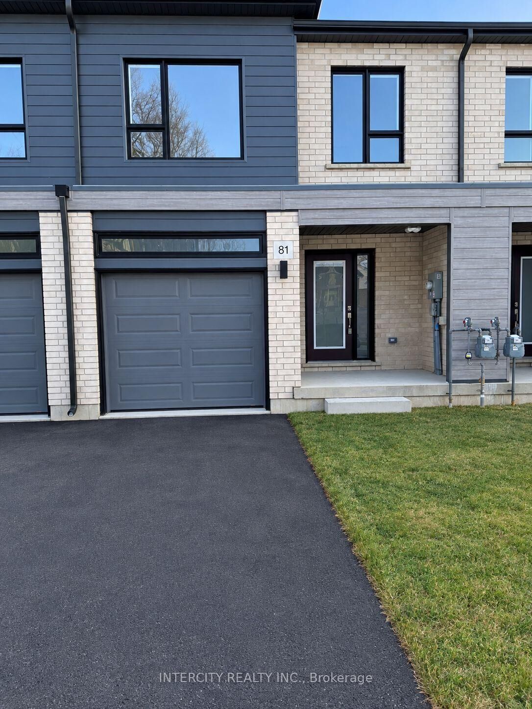 Property Photo: 81 Queensbrook Crescent ON N1R 5S3