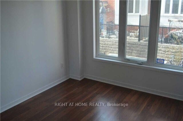 Property Photo:  32 Florence Wyle Lane 2  ON M4M 3E7 