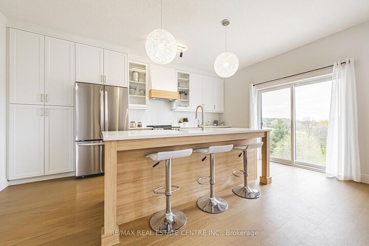 Property Photo:  546 Benninger Drive  ON N2E 0C9 
