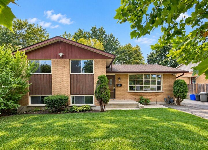 Property Photo:  213 Belgrave Street W  ON N4S 7K1 