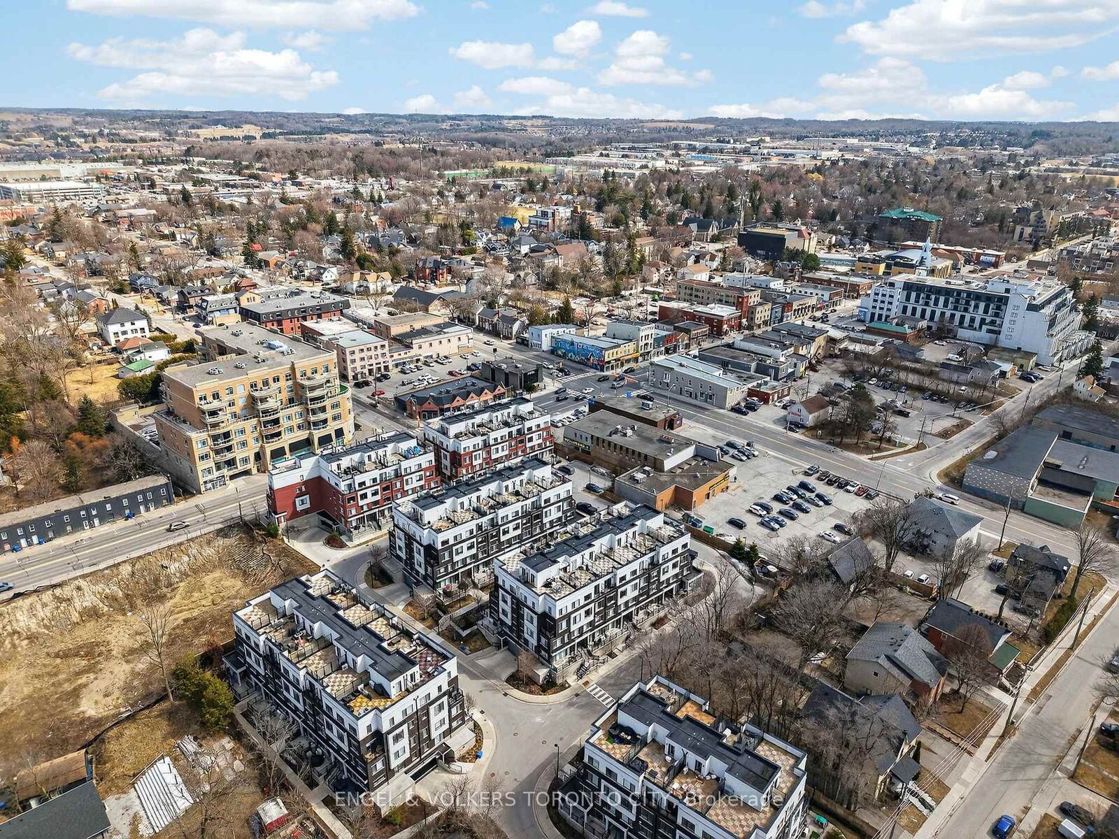 Property Photo:  300 Alex Gardner Circle 42  ON L4G 3G5 