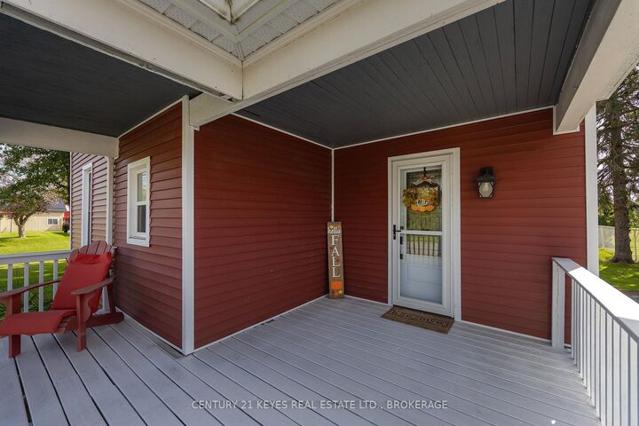 Property Photo:  15 Railway Street  ON K0E 1L0 