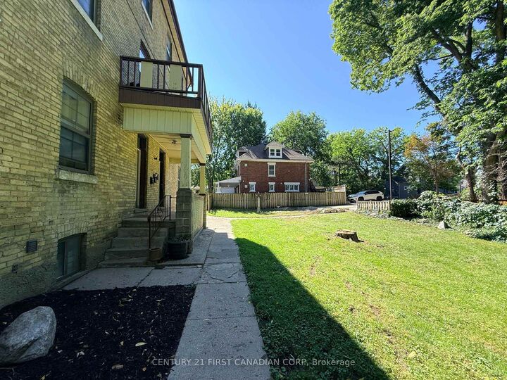 Property Photo:  1 Waverley Place 11  ON N6B 2C3 