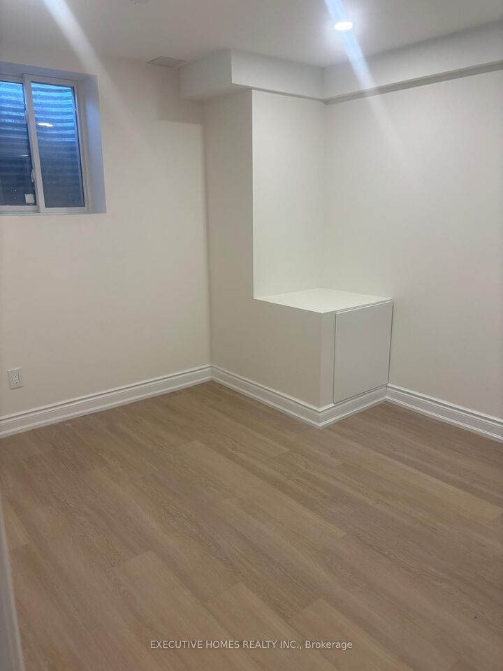 Property Photo:  951 McTrach Crescent  ON L9T 1M5 