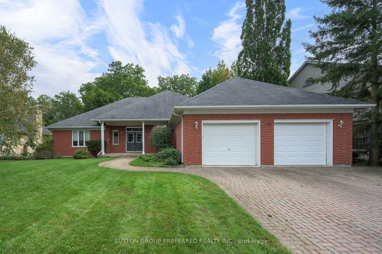 Property Photo: 179 Carriage Hill Drive N ON N5X 3W8