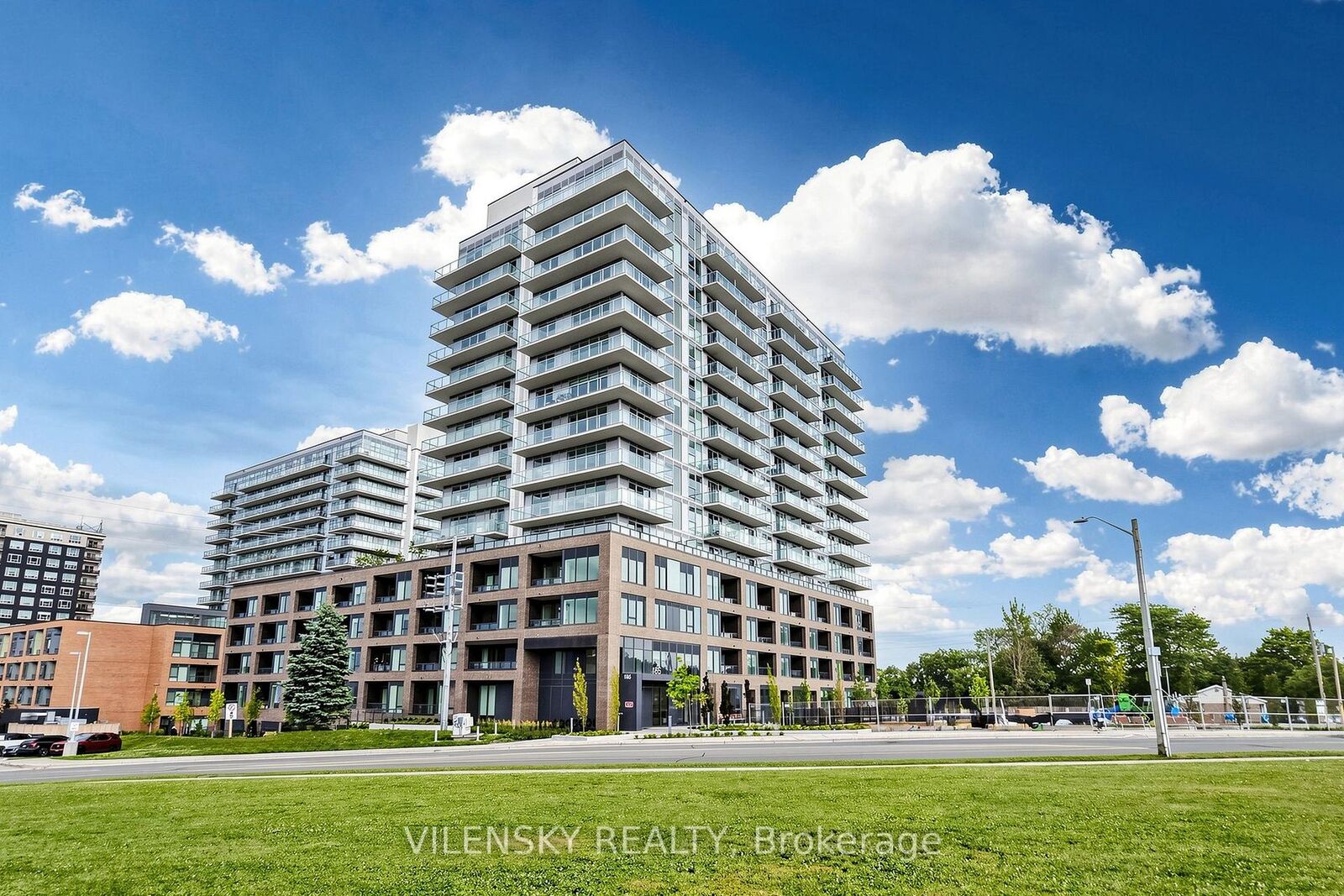 Property Photo: 185 Deerfield Road 407 ON L3Y 0G7