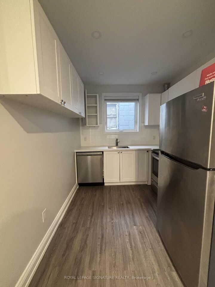 Property Photo:  3289 Lakeshore Boulevard W 2  ON M8W 1M8 