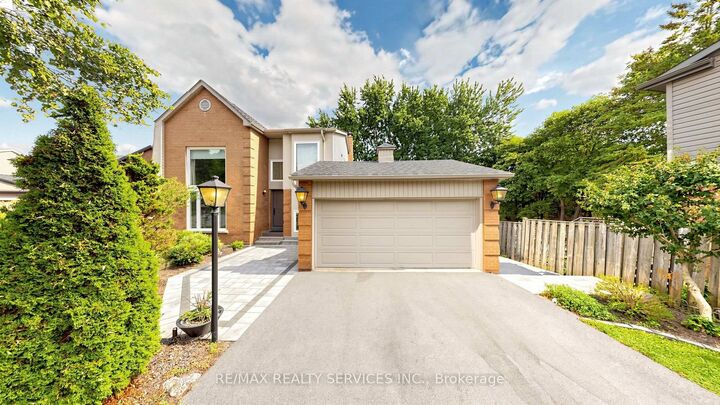 Property Photo:  319 Dingle Court  ON L7E 4T2 