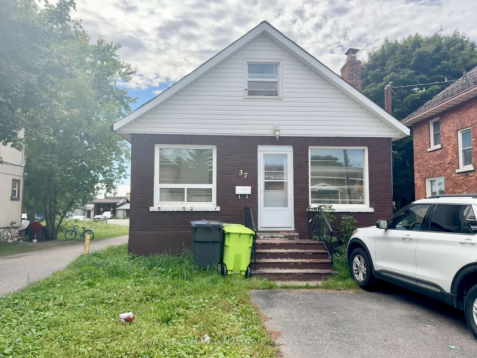 Property Photo:  37 Albert Street E  ON P6A 2H7 