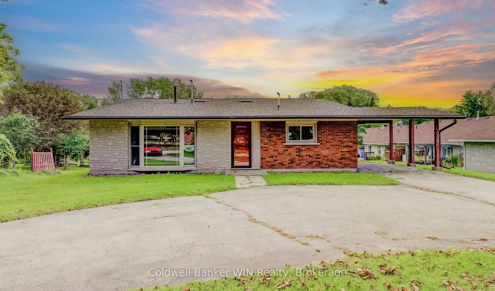 Property Photo: 456 Queen Street W ON N0G 2L3