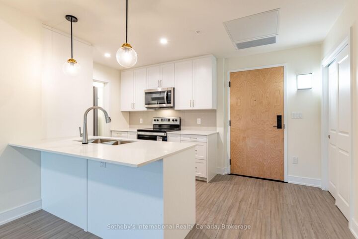 Property Photo:  121 Mary Street 316  ON L0M 1G0 