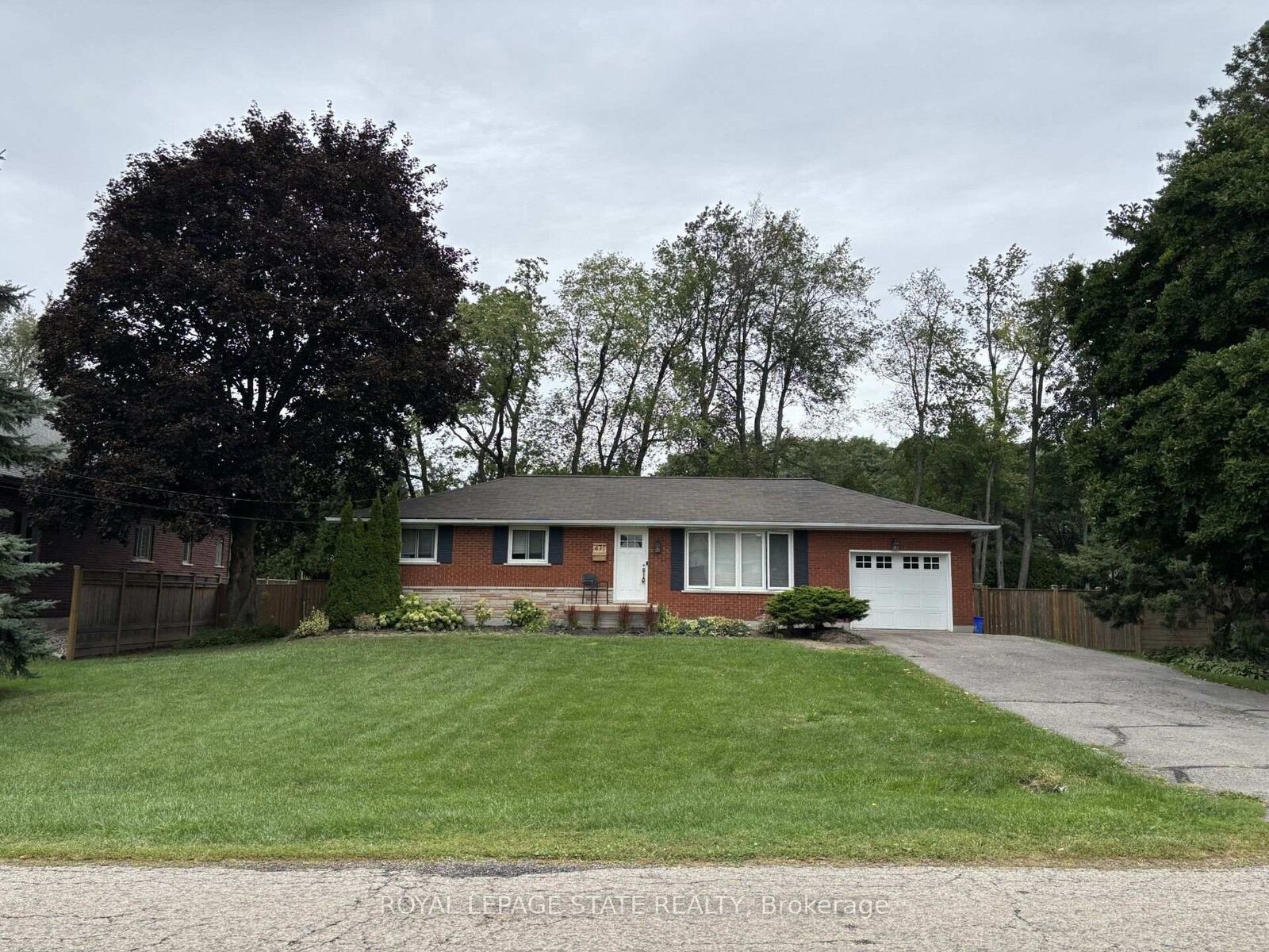 Property Photo:  471 Gray Court Drive  ON L9G 2R9 