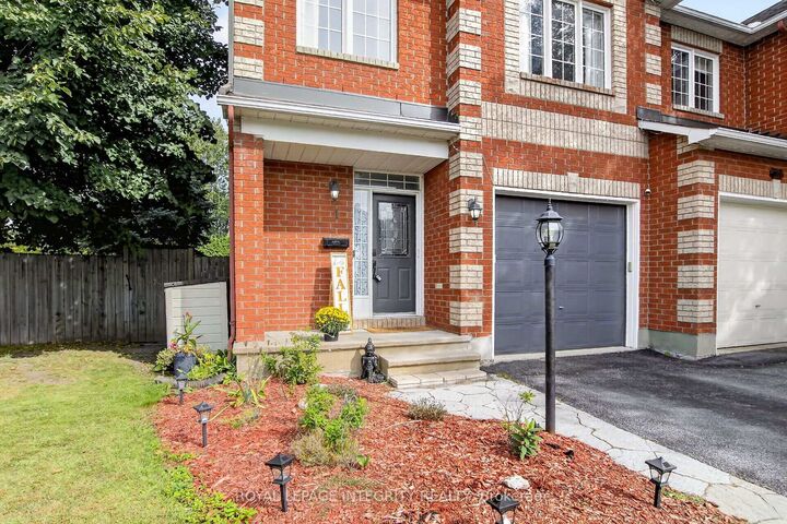 Property Photo:  1 Chantilly Gate  ON K2S 2B2 
