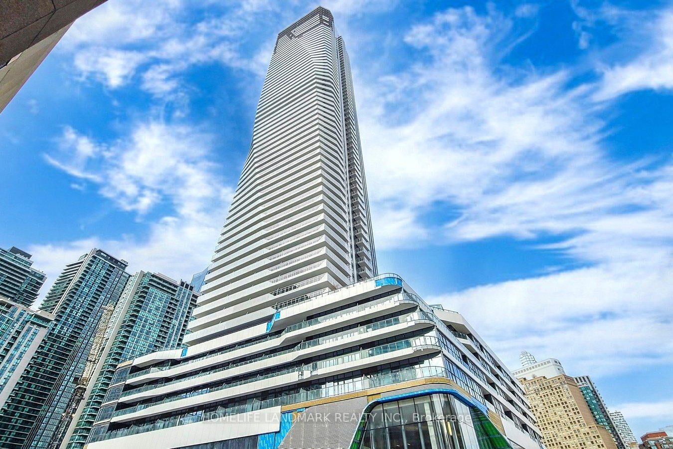 Property Photo:  28 Freeland Street 4407  ON M5E 0E3 