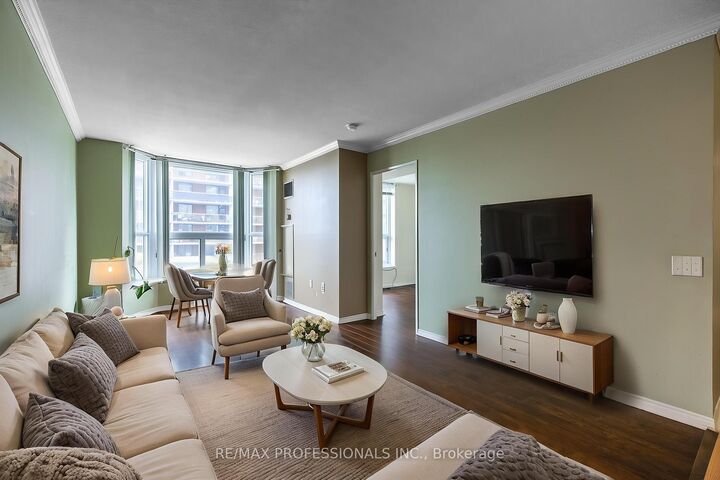 Property Photo:  11 Thorncliffe Pk Drive 207  ON M4H 1P3 