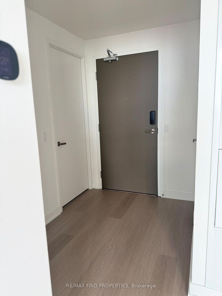Property Photo:  448 Burnhamthorpe Road W 5203  ON L5B 0R4 