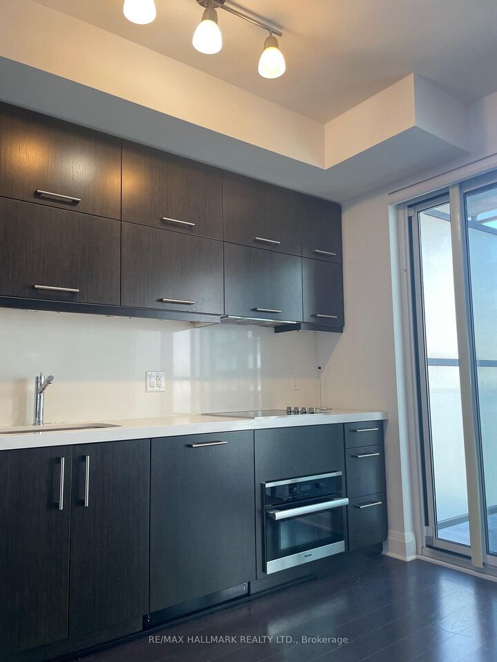 Property Photo: 65 St Mary Street 2210 ON M5S 0A6