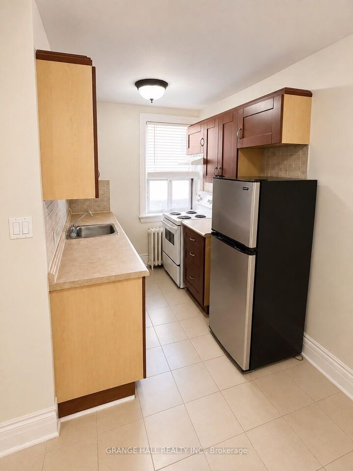 Property Photo:  229 Vaughan Road 22  ON M6C 2S5 