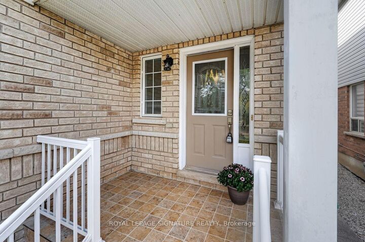 Property Photo:  19 Mossgrove Crescent  ON L7A 3E6 