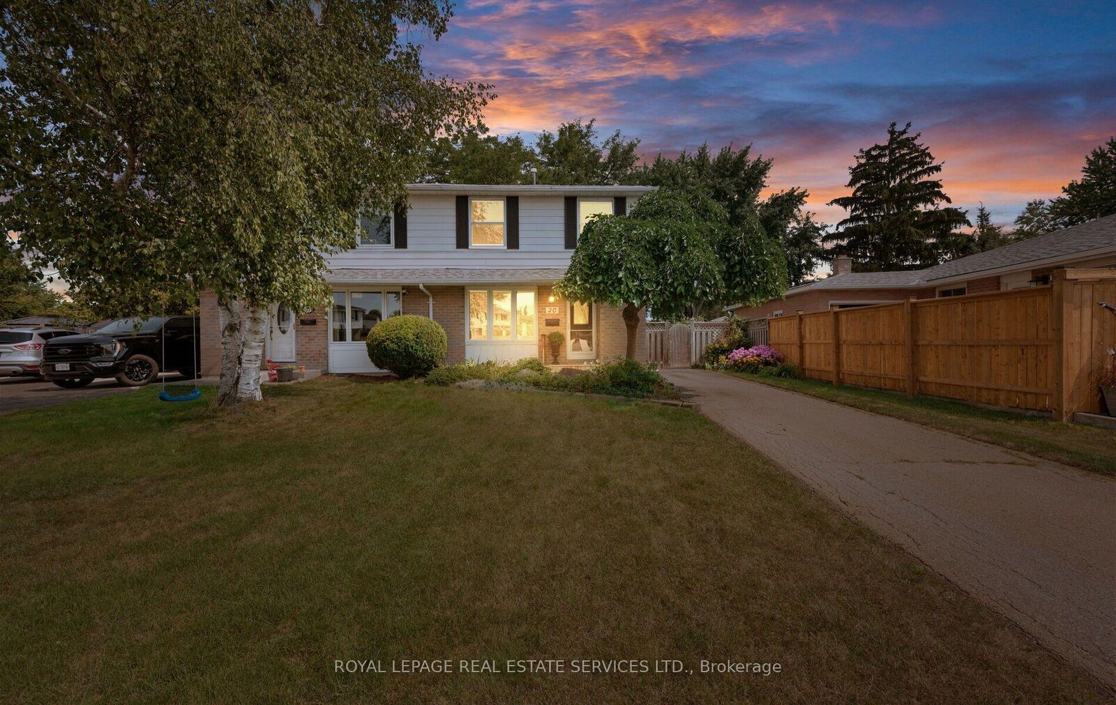 Property Photo:  20 Glengrove Court  ON L6S 1Z3 