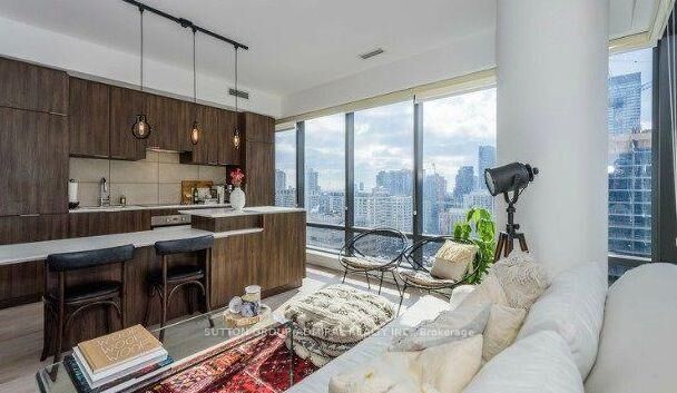 Property Photo:  5 St Joseph Street 1605  ON M4Y 0B6 