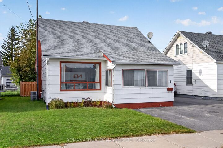 Property Photo:  41 Eleventh Street E  ON K6H 2Y3 