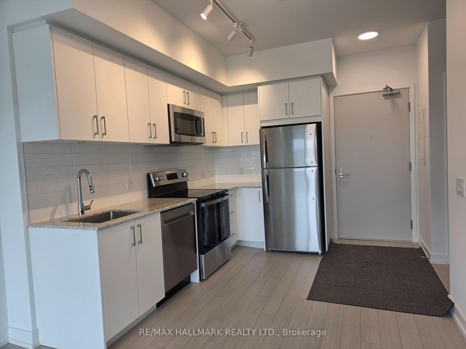 Property Photo:  4010 Eglinton Avenue 1801  ON M9A 0G6 