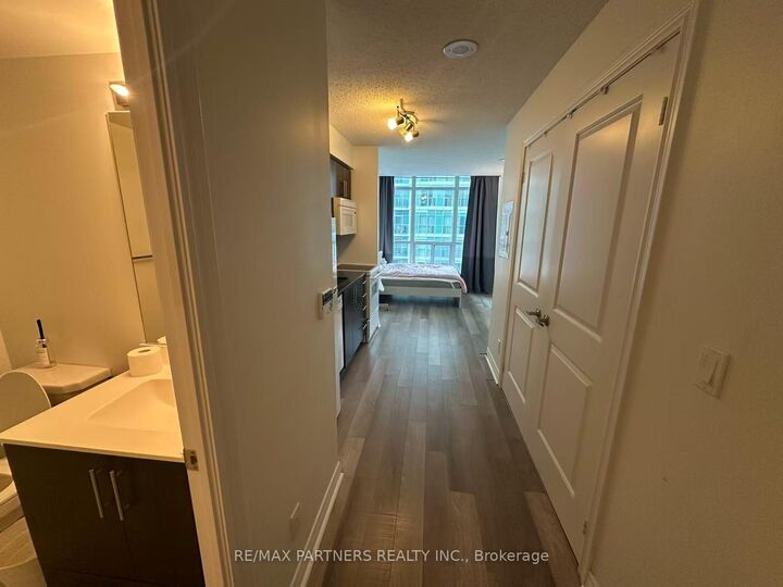 Property Photo:  50 Town Centre Court 607  ON M1P 0A9 