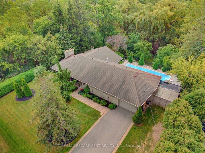 Property Photo:  1316 Nevarc Drive  ON L7R 3X5 