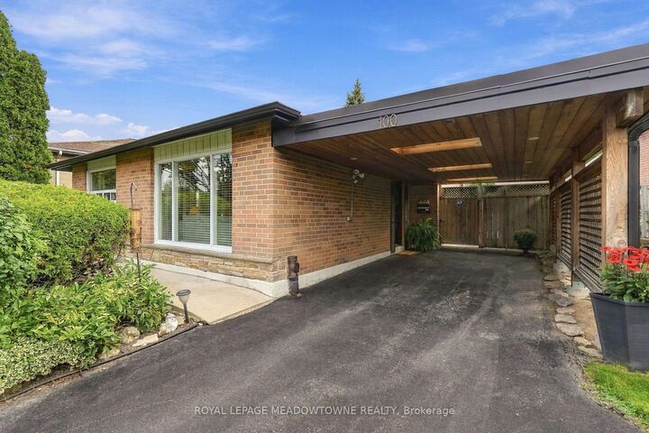 Property Photo:  100 Lexington Avenue  ON M9V 2G8 