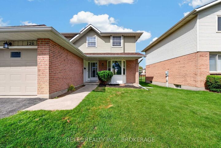 Property Photo:  126 Grenadier Drive  ON K7K 6E9 