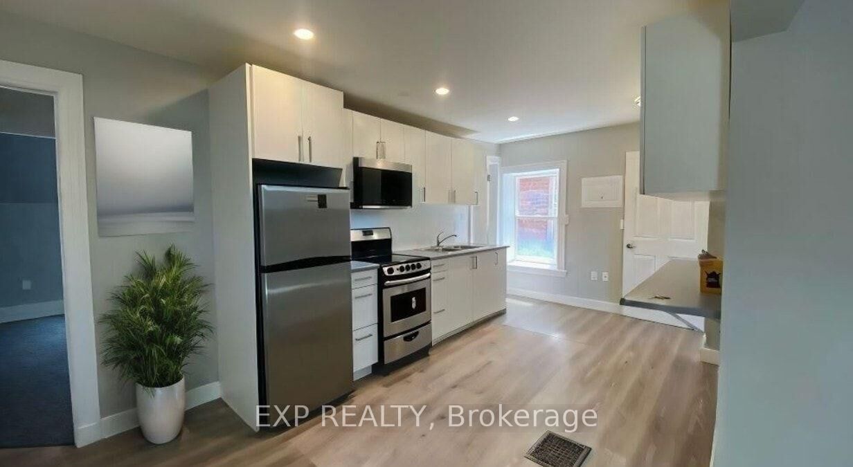 Property Photo:  72 Victoria Avenue S #103  ON L8N 2S7 