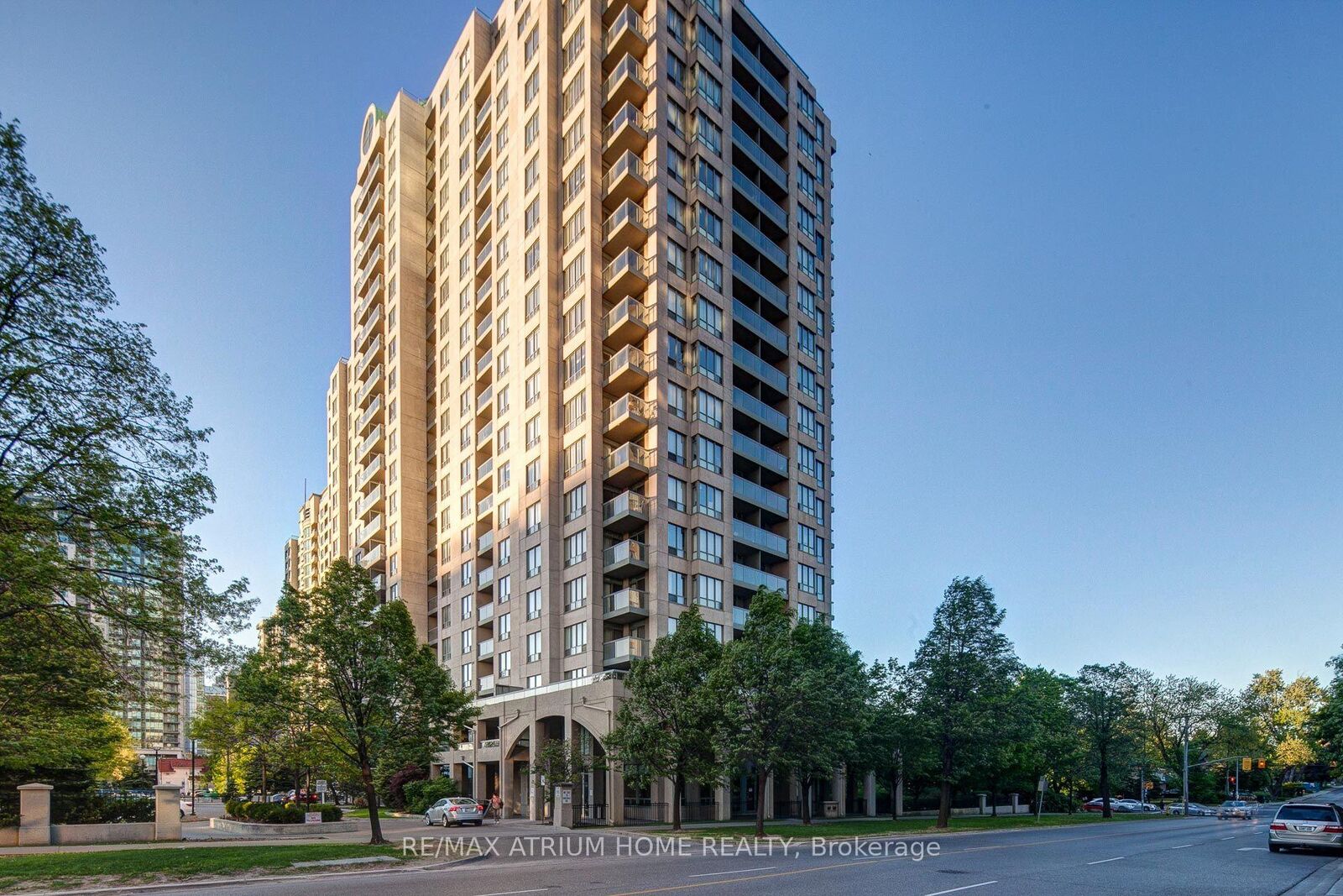 Property Photo: 28 Empress Avenue 2208 ON M2N 6Z7