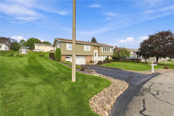 Property Photo:  1316 Maplehurst Dr  PA 15501 